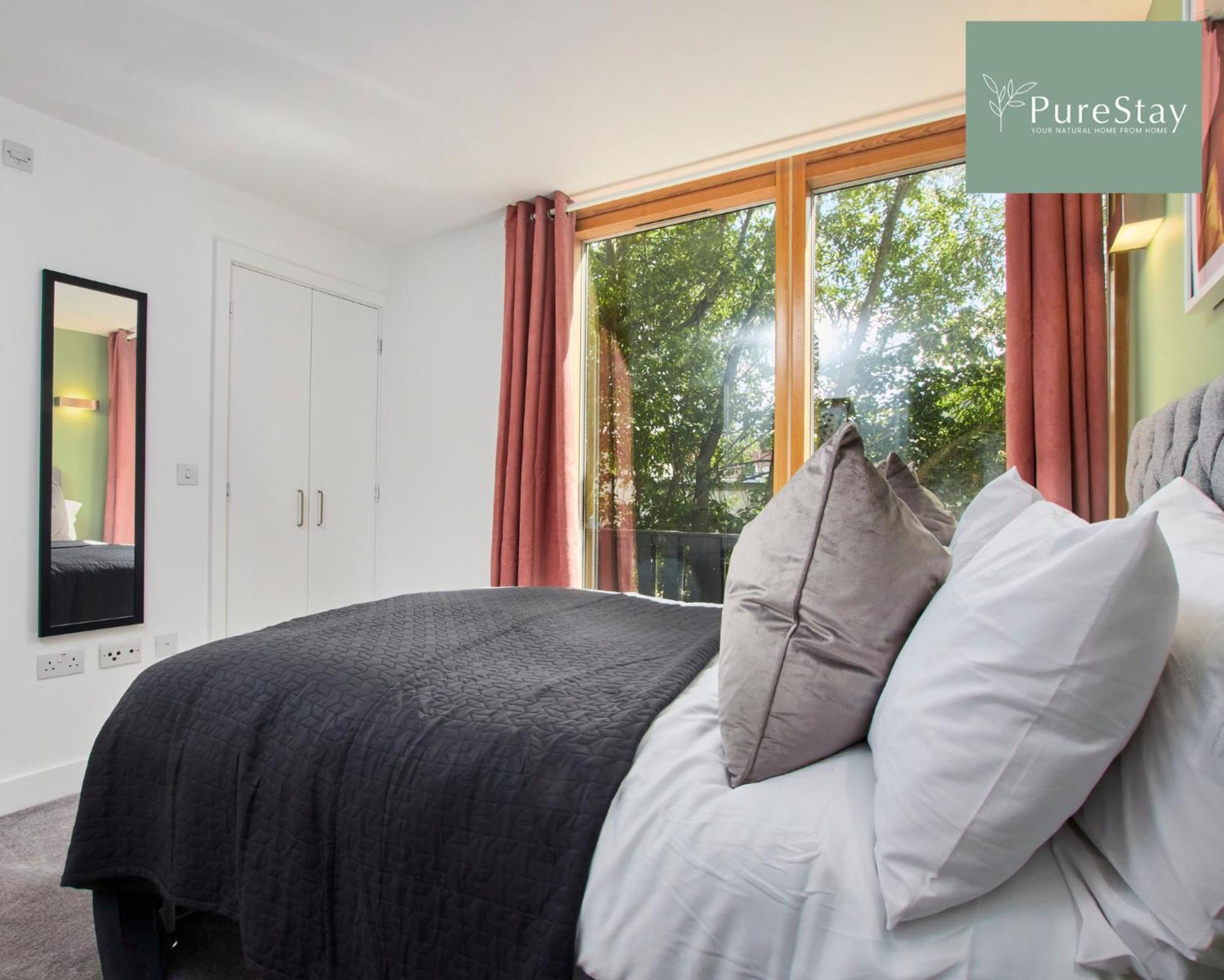 Beautiful Four Bed House By Purestay Short Lets & Serviced Accommodation Coventry With Parking Exterior photo